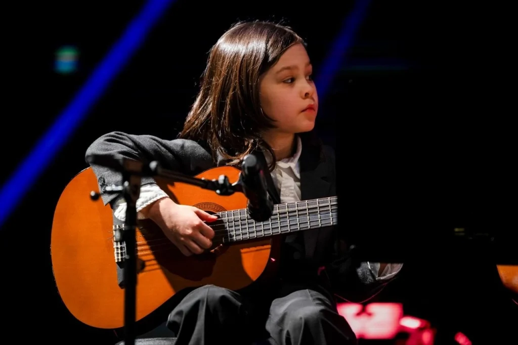 guitar lessons north vancouver -MiFa music school