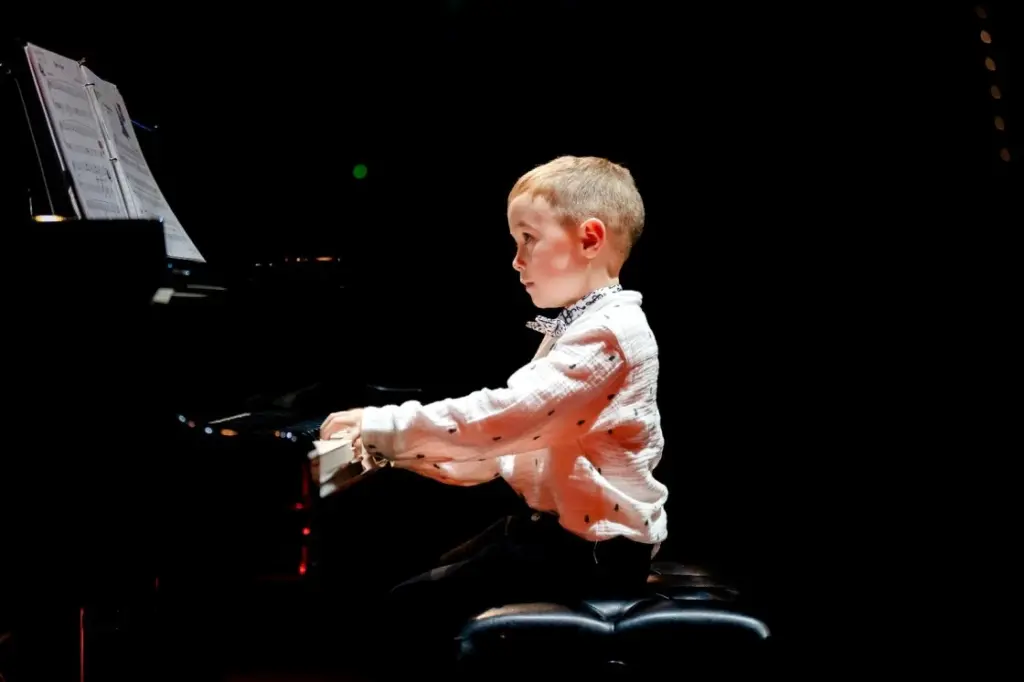 kids Piano lesson performing in north vancover -MiFa school